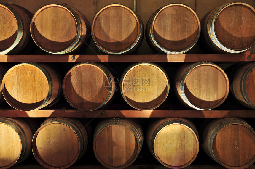 酒桶木头饮料小桶发酵五线谱葡萄园集装箱橡木酒厂木桶图片
