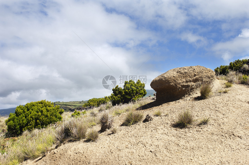 亚速尔Faial地貌景观杂草多云砂岩荒野岩石天空水平植被短叶绿色图片
