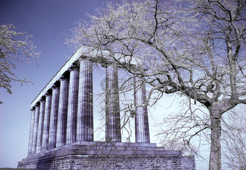 爱丁堡国家纪念碑历史纪念碑石头红外线纪念馆地标建筑学蓝色爬坡树木图片