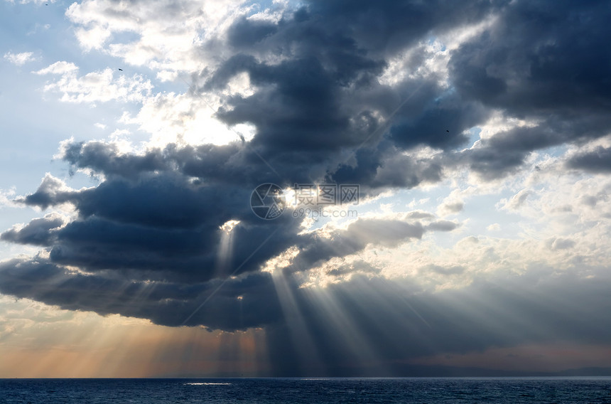 射线和乌云蓝色阳光季节风暴海洋气象海岸海岸线旅行天堂图片