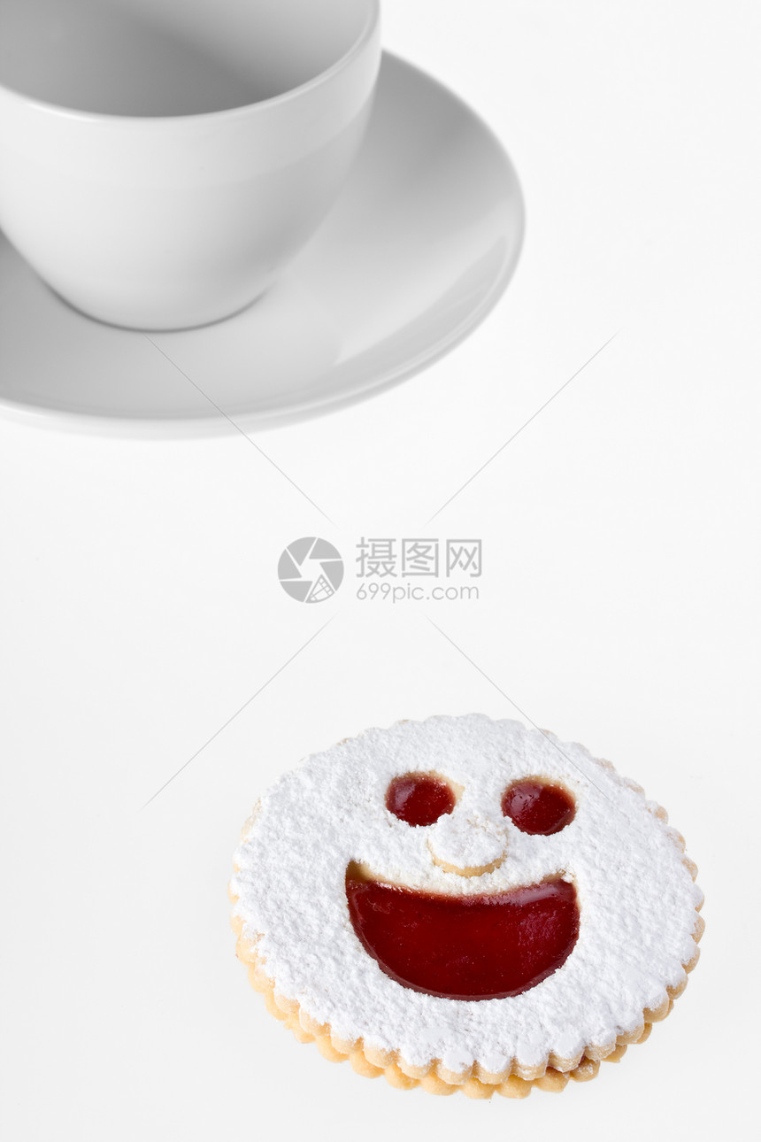 笑着的饼干和咖啡杯 孤立在白色背景上眼睛糖果糖霜微笑食物咖啡餐具小吃笑脸蛋糕图片