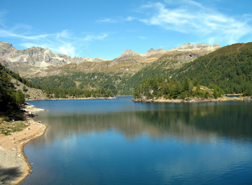 阿尔卑湖天空来源旅行针叶供应商公园山脉水电反射阳光图片