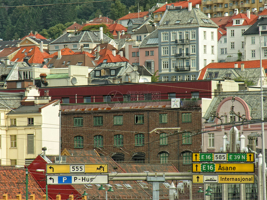 挪威卑尔根建筑结构木头建筑学爬坡房子天空游客血管全景港口晴天图片