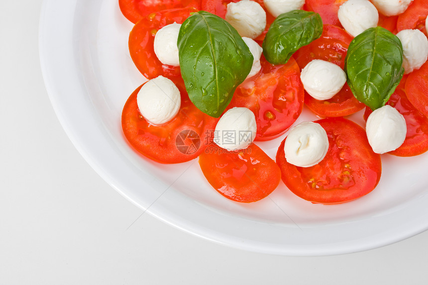 西红柿 马扎里拉和Basil盘子起动机烹饪食物小吃蔬菜沙拉营养美食用餐图片