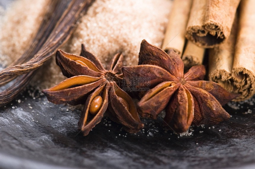 含棕色糖的芳香香调味品草本植物活力芳香季节香味美食粮食味道星星香气图片