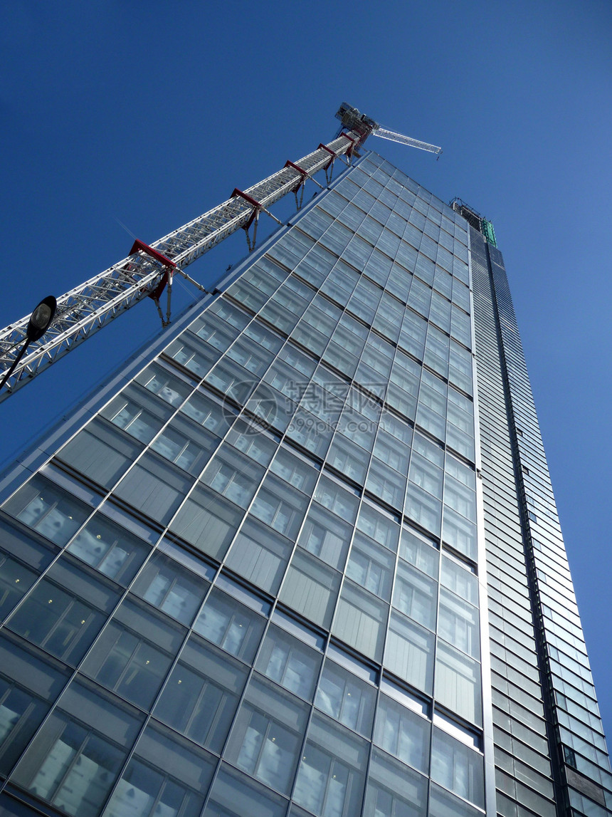 在伦敦建造的建筑工程楼管理人员工业建筑学财产摩天大楼蓝色构造职场起重机建设图片