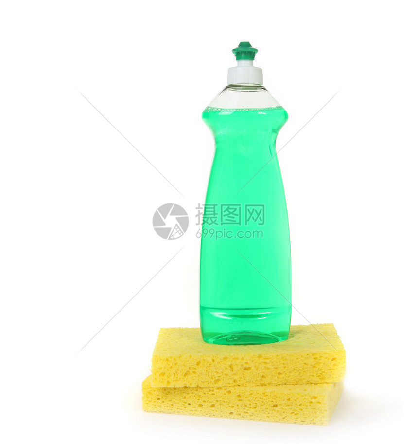 2个黄海绵的瓶装水中洗碗液图片