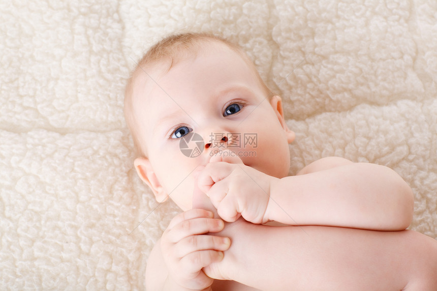 嘴中脚足儿子童年女孩投标男生婴儿青年女儿几个月育儿图片