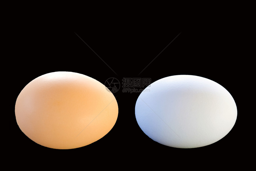两个蛋白色棕色鸡蛋早餐背景黑色图片
