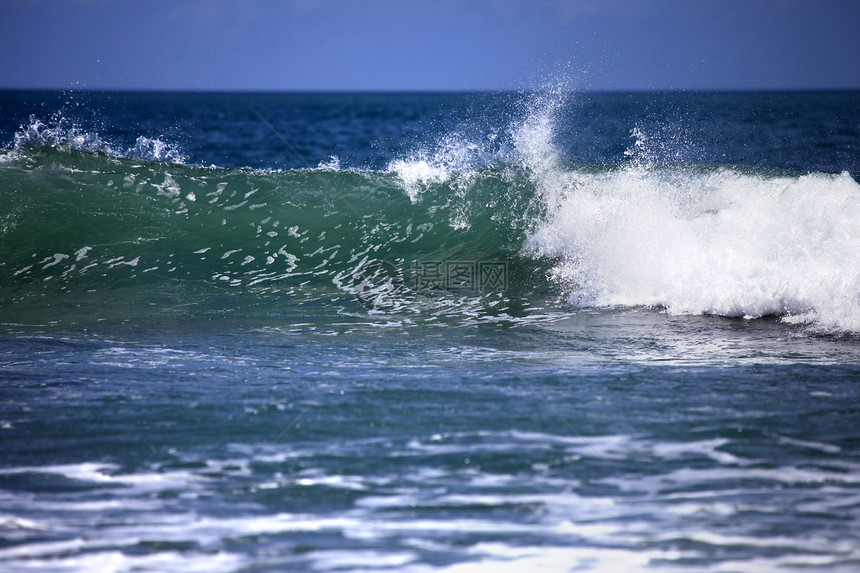 印度洋风暴热带海浪天气波浪蓝绿色海滩海岸冲浪海啸图片