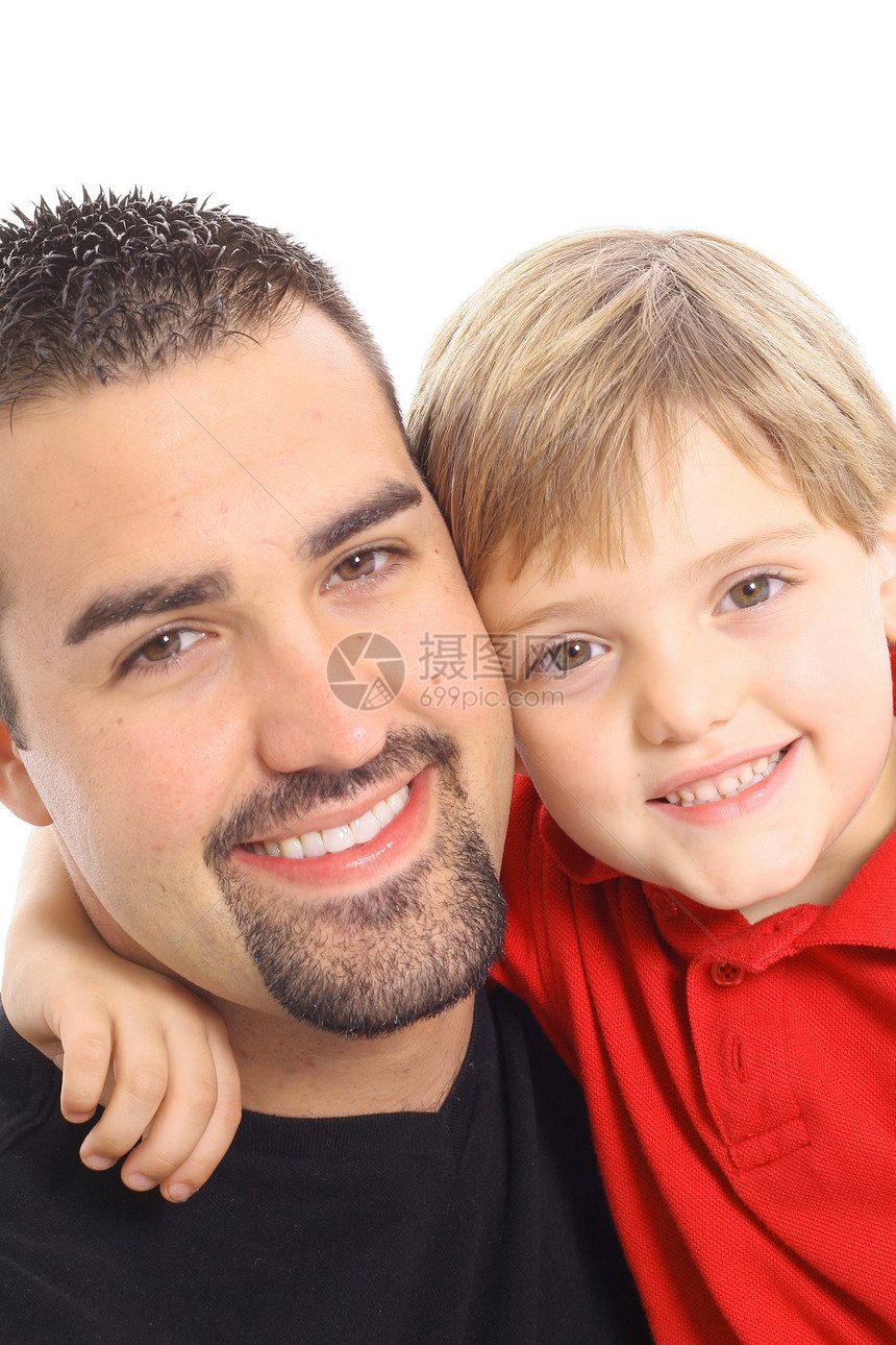 父亲和儿子的英俊角度在白色上被孤立图片