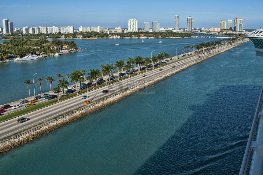 离开佛罗里达州迈阿密码头场景气候结构城市天空海滩住宅区美化街道图片