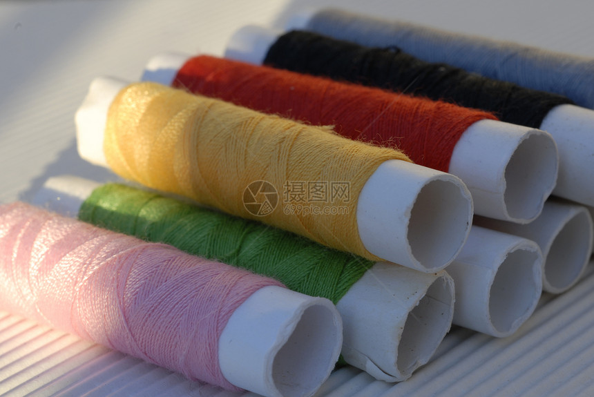 串列字符串共享黑色衣服纺织品缝纫收藏材料裁缝织物图片