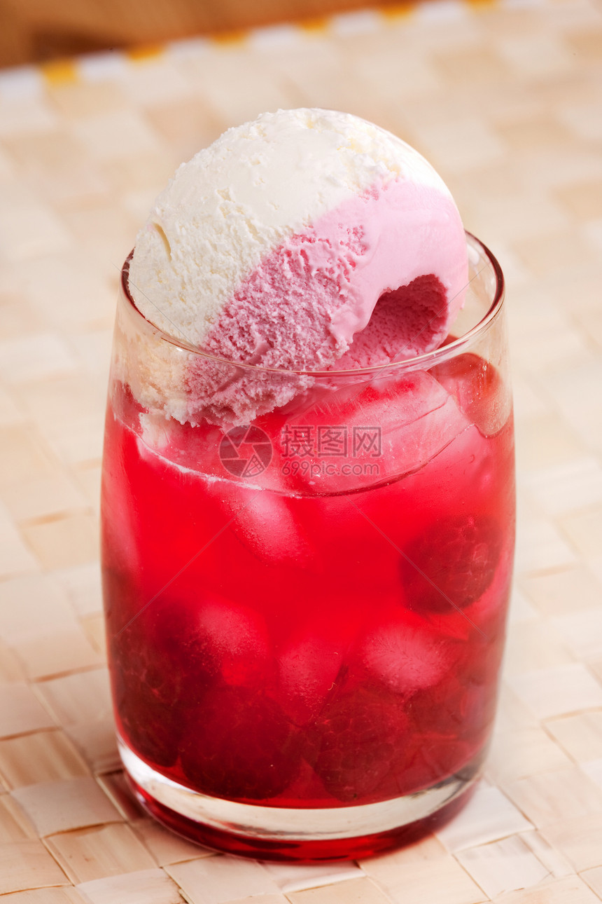 草莓浮点苏打野餐浆果流行音乐玻璃服务食物奶油果汁环境图片