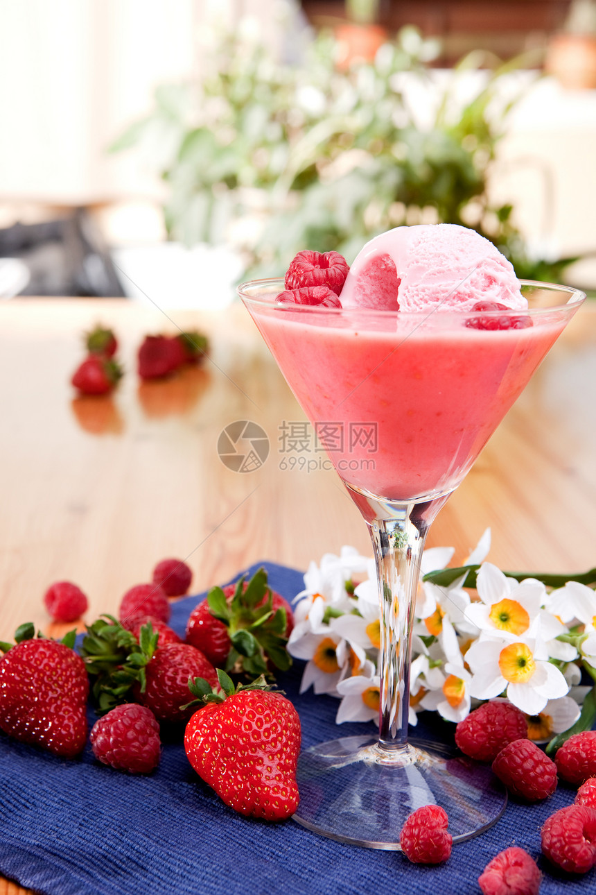 奶昔摇摇环境覆盆子饮料蓝色奶油红色野餐浆果派对水果图片
