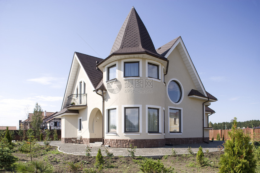 美丽的乡村住宅草地不动产花园植物天空小屋国家财产建筑椅子图片