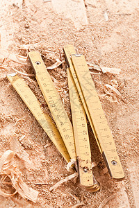 标尺统治者工具木头仪表锯末剃须背景图片