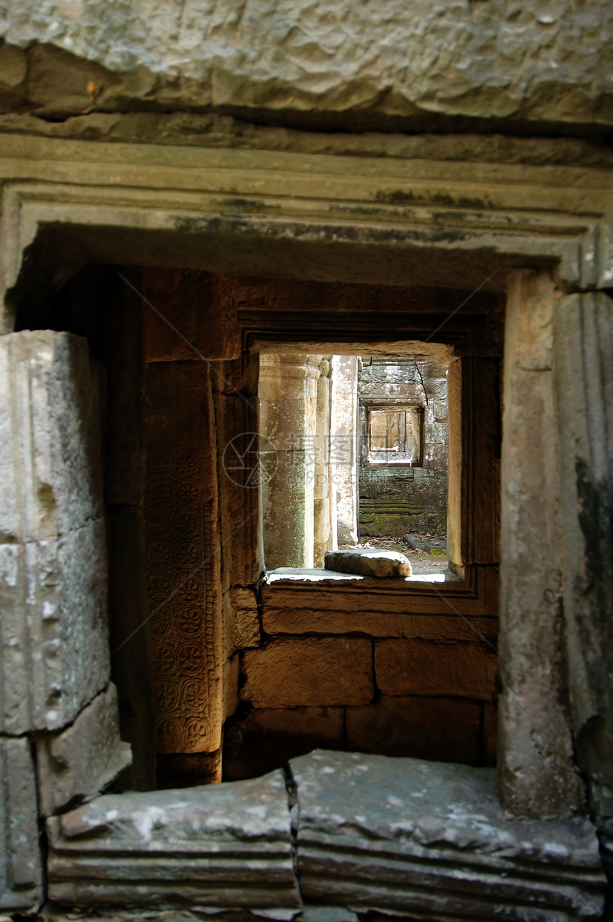 吴哥寺庙的窗口图片