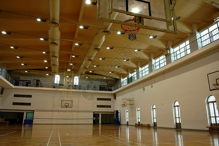 篮球法庭运动校园活动建筑学硬木建筑礼堂窗户大厅篮板高清图片