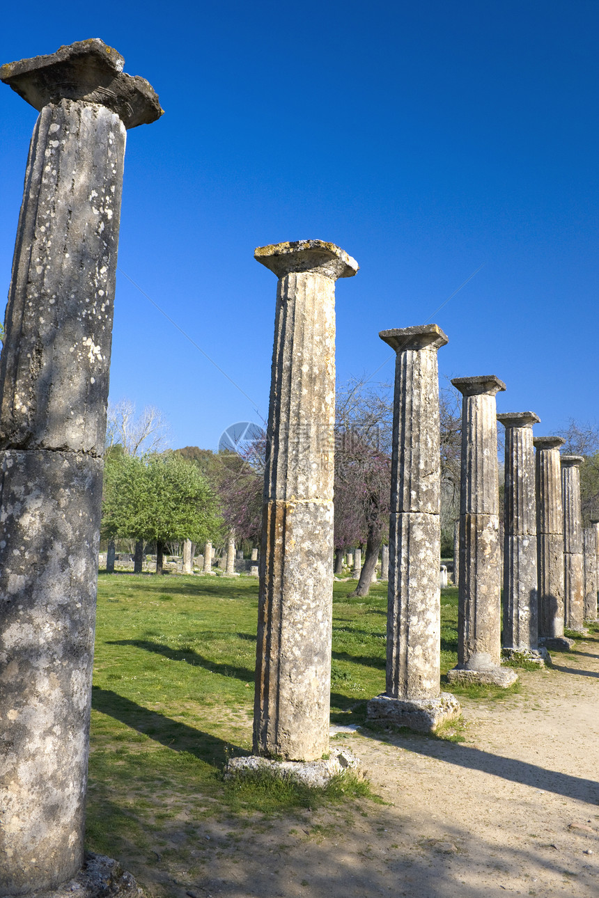 希腊古老奥林匹克场地考古学柱子历史性历史寺庙建筑纪念碑游戏运动废墟图片