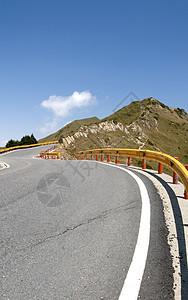 横山山驾驶蓝色农村路面场景沥青运动国家旅行地平线高清图片