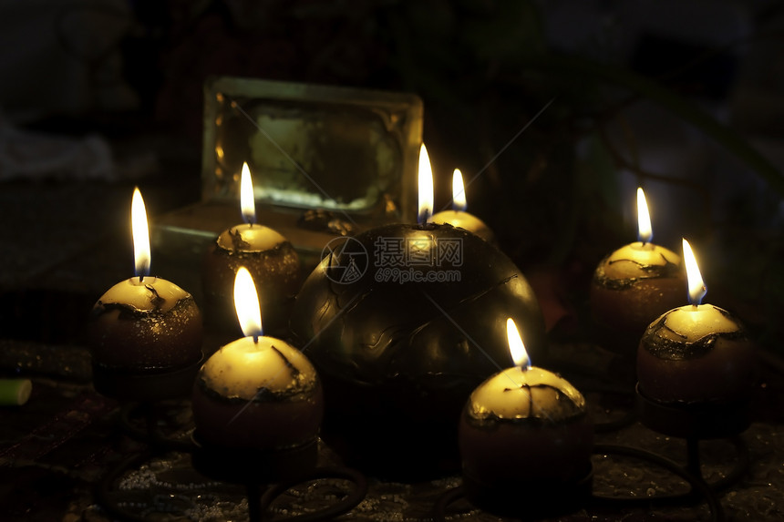 蜡烛火焰圆圈金子图片