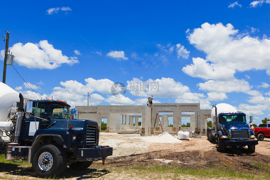 新建住房建造建设者地面承包商蓝色构图木匠天空房子住宅家庭图片