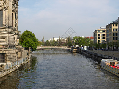柏林斯普里河城市建筑学中心地标全景高清图片