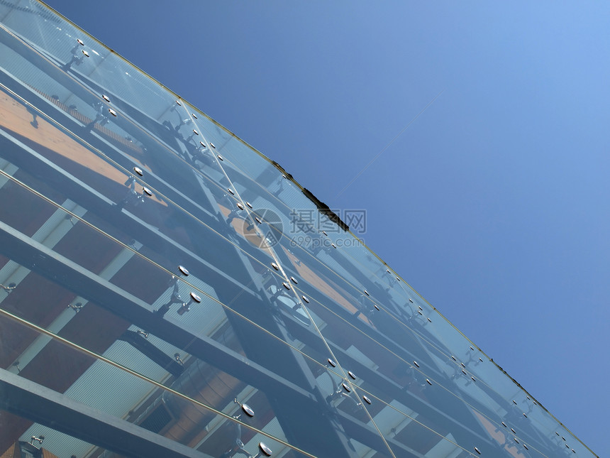 玻璃面罩蓝色天空建筑学建筑建造图片