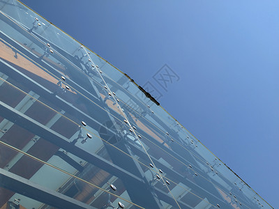 玻璃面罩蓝色天空建筑学建筑建造背景图片