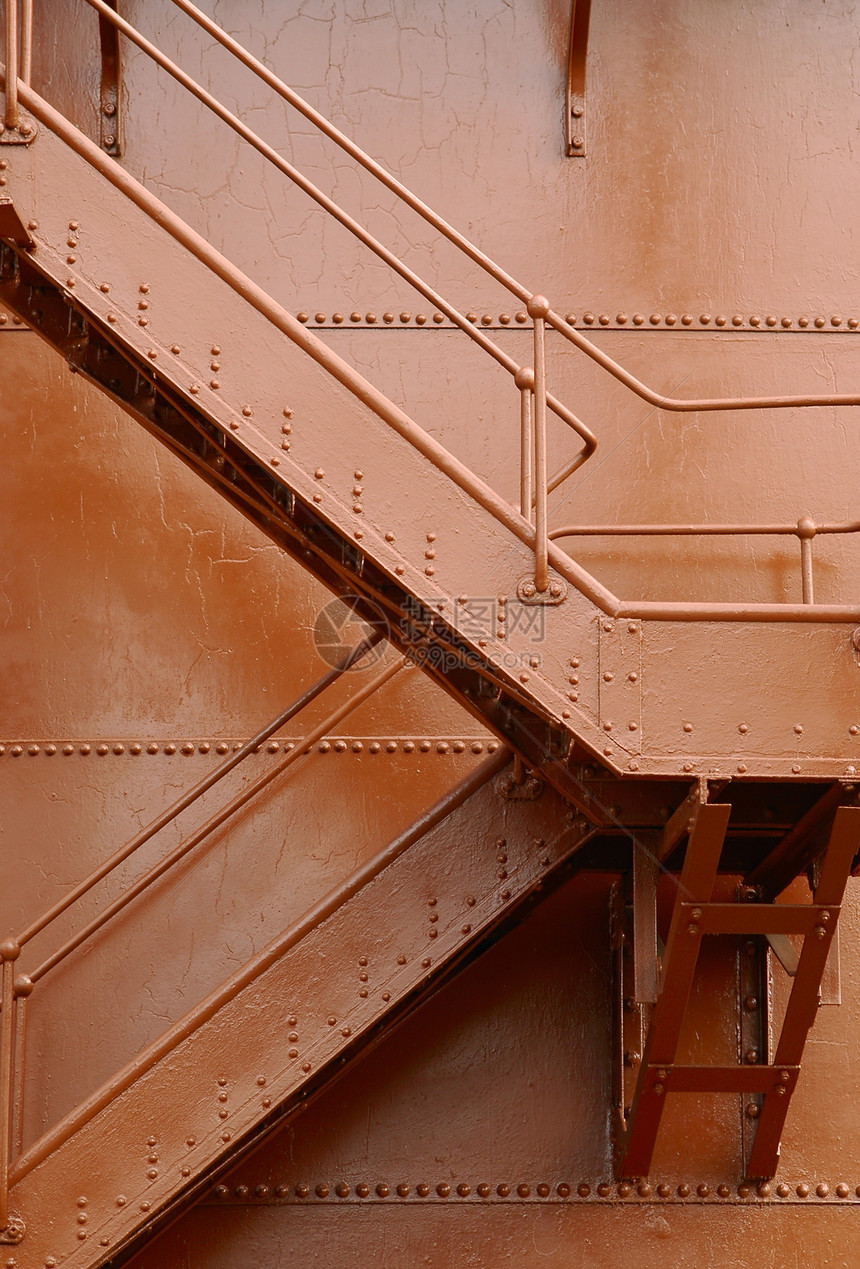 工业楼梯梯子建筑学巧克力棕色铆钉金属设施气体贮存平台图片