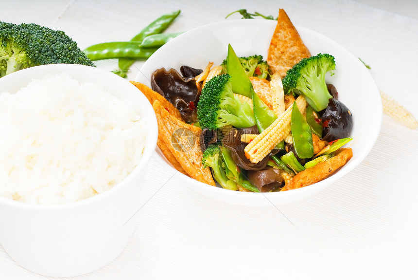 豆腐和蔬菜油炸发芽玉米食物午餐美食竹子营养牛肉胡椒图片