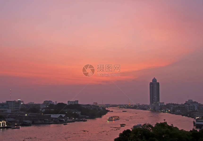 日落在河上风景景观热带建筑物天空旅游观光城市摩天大楼天际图片