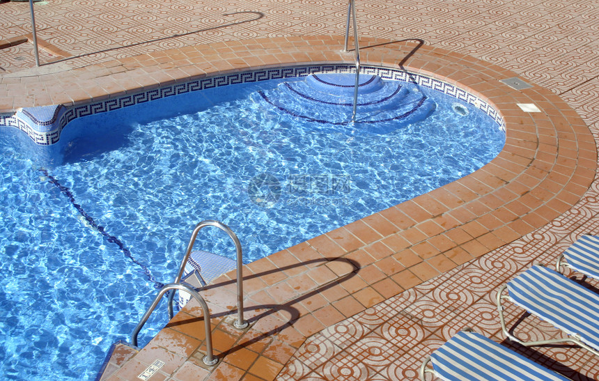 游泳池泳池住宅假期活动水池闲暇娱乐曲线蓝水酒店图片