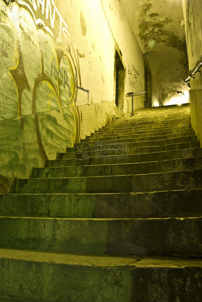 阿尔法马城市公寓旅游中心爬坡历史房屋街道脚步胡同图片