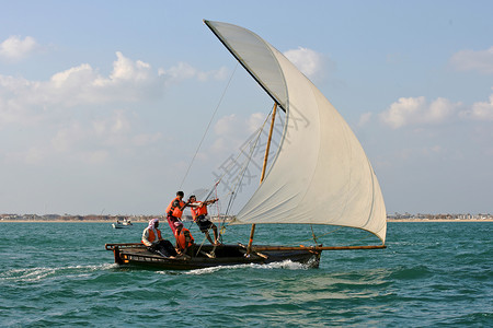 赛跑三角独游航海传统团队赛车游艇遗产文化运动海湾小艇背景图片