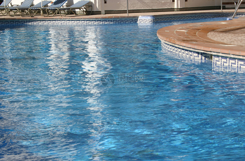 游泳池结构曲线蓝色休闲涟漪闲暇酒店水池追求蓝水图片