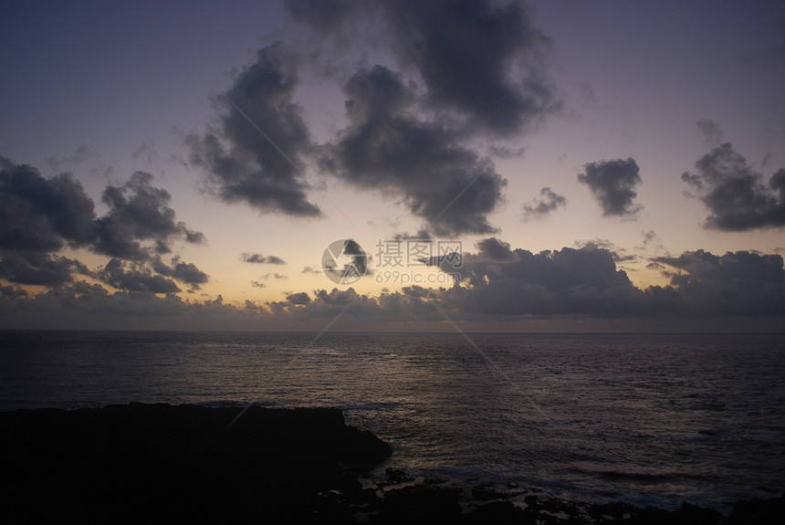 日出绿岛绿色海滩太阳日出海洋图片