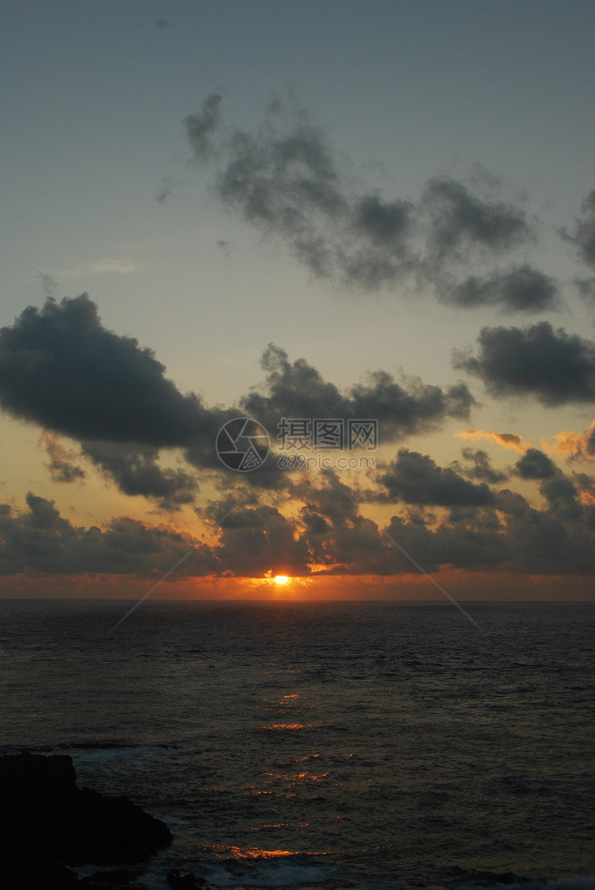 日出绿岛海滩绿色红太阳太阳红色海洋图片