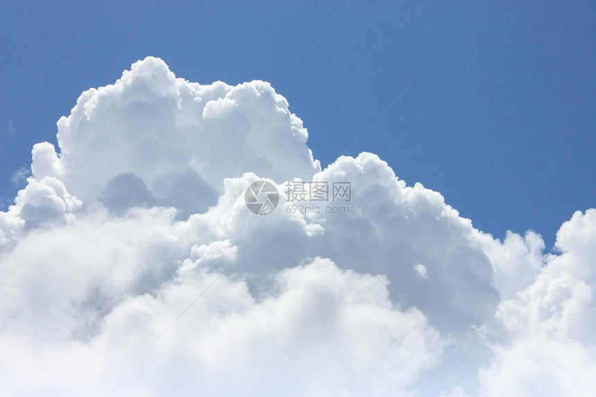 蓝天空云云蓝色低角度天堂天空视图自由阳光平流层场景天气图片