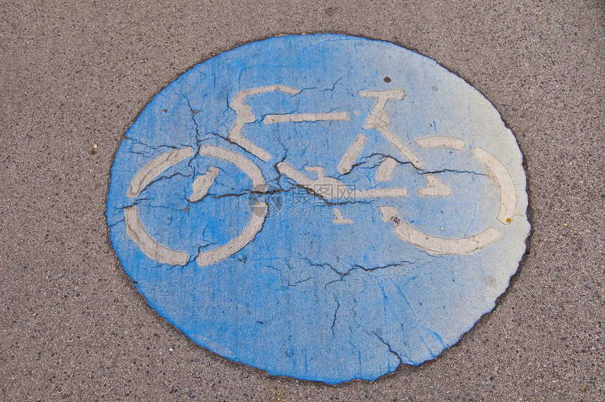 自行车运输蓝色土地人行道小路白色路面街道行人圆形图片