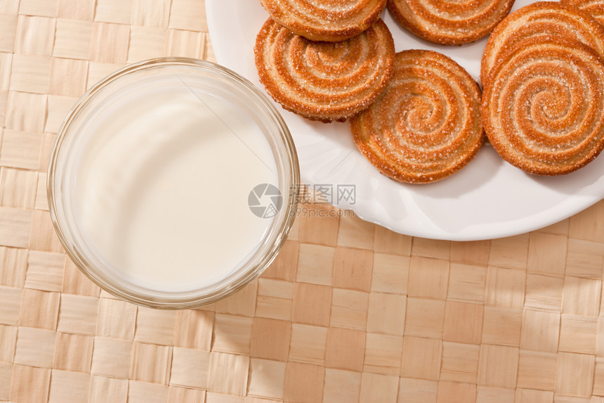 乳汁和糕饼甜点奶制品糕点食物牛奶图片