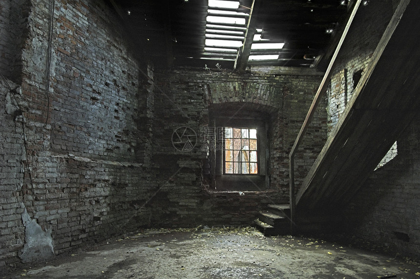 被遗弃的商店房楼梯栏杆腐蚀营房破坏建筑仓库大厅脚步走廊图片
