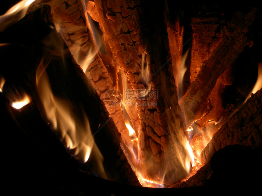 火焰之光木头壁炉辉光烧伤燃烧营火图片
