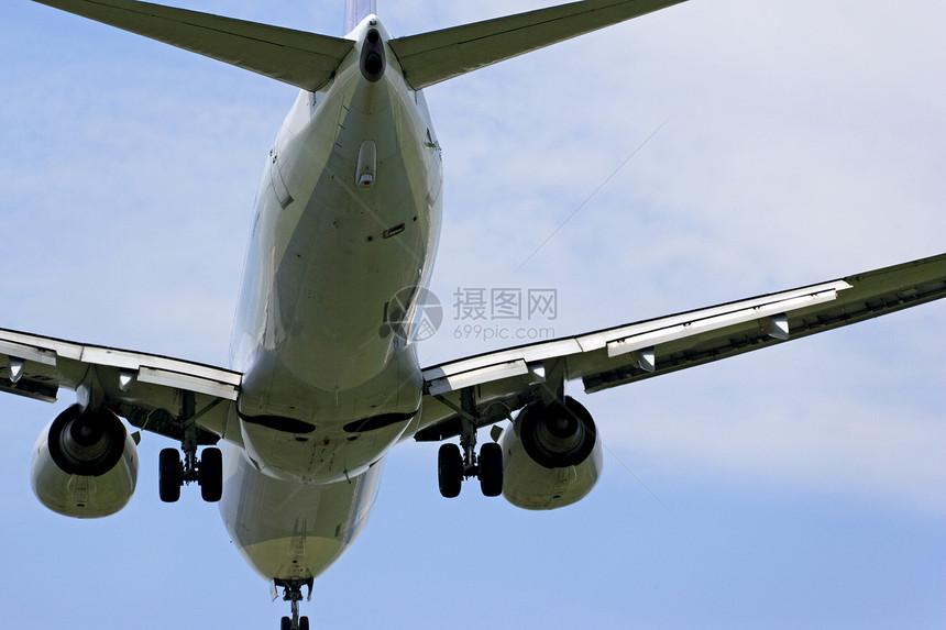 飞机着陆蓝色旅行货物管理人员旅游空气天空运输飞行工艺图片