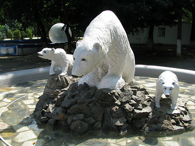 三头熊建筑风景小熊纪念碑雕塑正方形喷泉公园作文水库背景图片