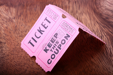 粉色锯齿优惠券票票和优惠券录取戏剧入口抽奖数字粉色标签背景