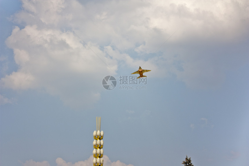 云上方的飞机旅行翅膀供应商乐趣晴天天空运输机身航班假期图片