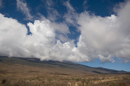 Mauna Kea 景观和云高清图片