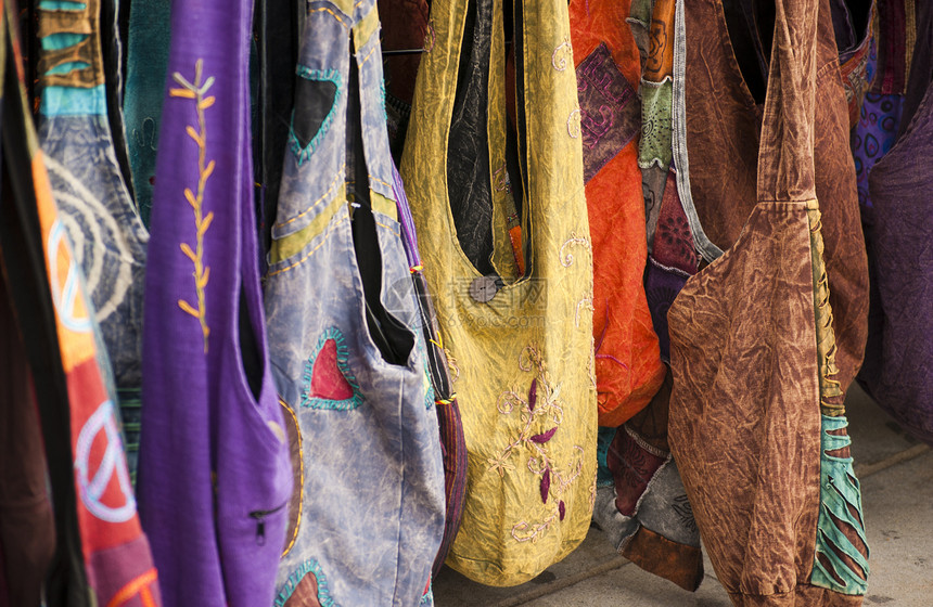 色彩多彩的钱包展示纺织品零售休闲画幅活动细绳手提包艺术购物图片